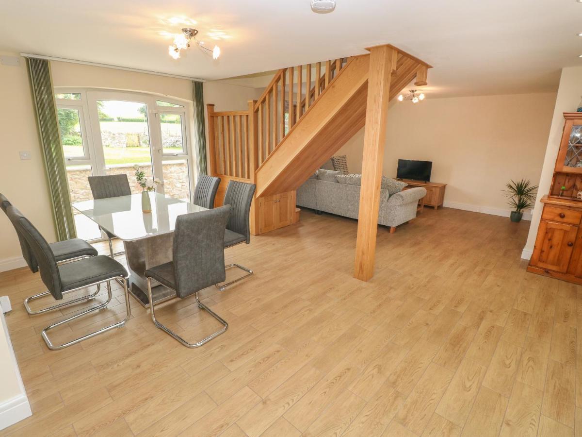 Villa Woodpecker Barn Pontyclun Exterior foto